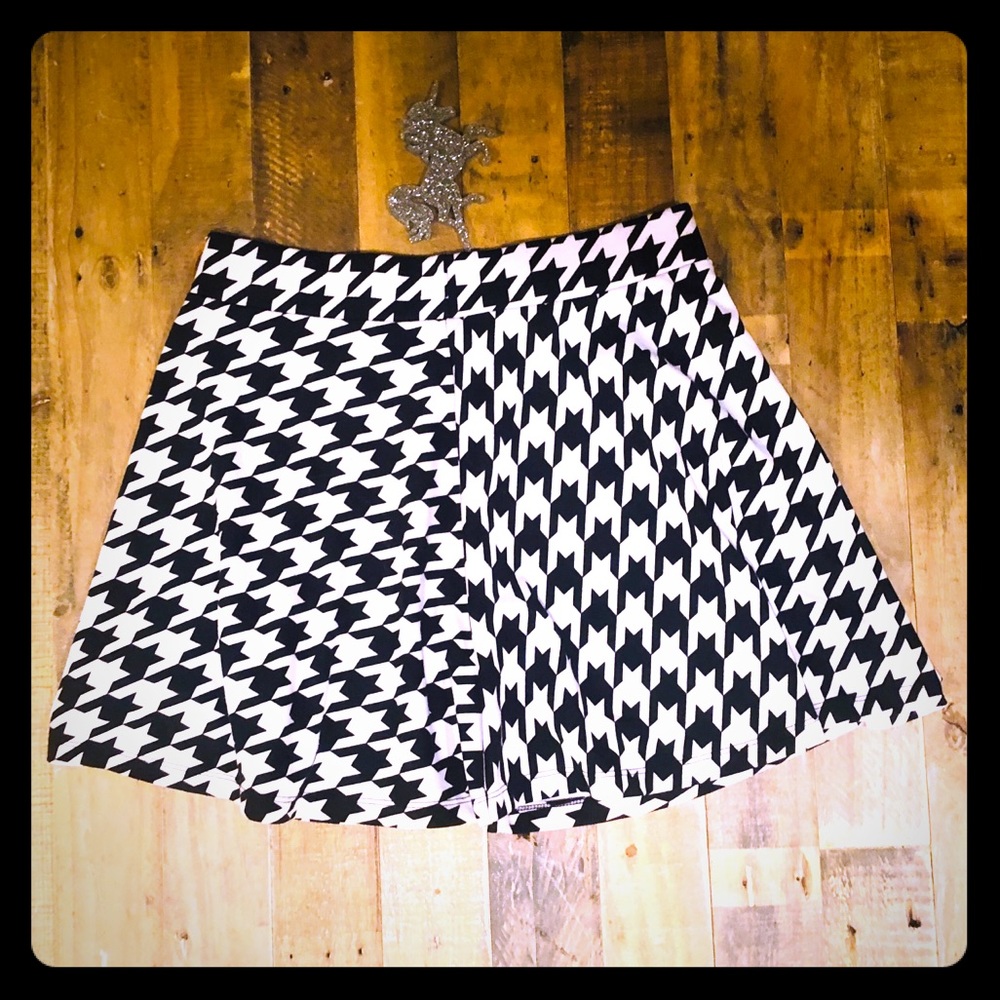 Houndstooth black and white skater skirt